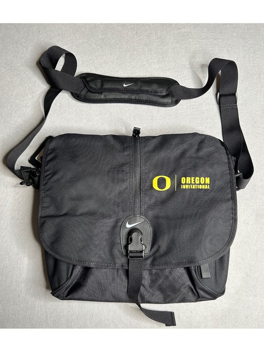 Nike University of Oregon UO Ducks Messenger Bag Track and Field NWT